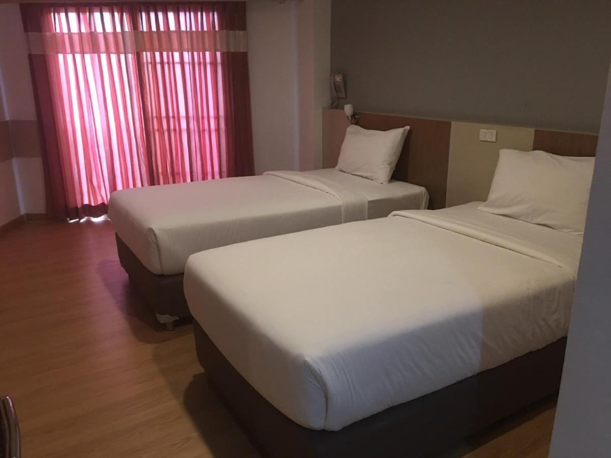 Ingnaam Hotel Rangsit Exterior photo