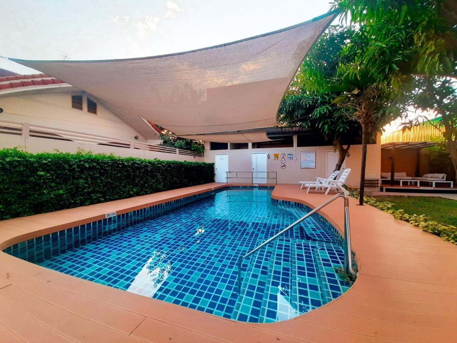 Ingnaam Hotel Rangsit Exterior photo