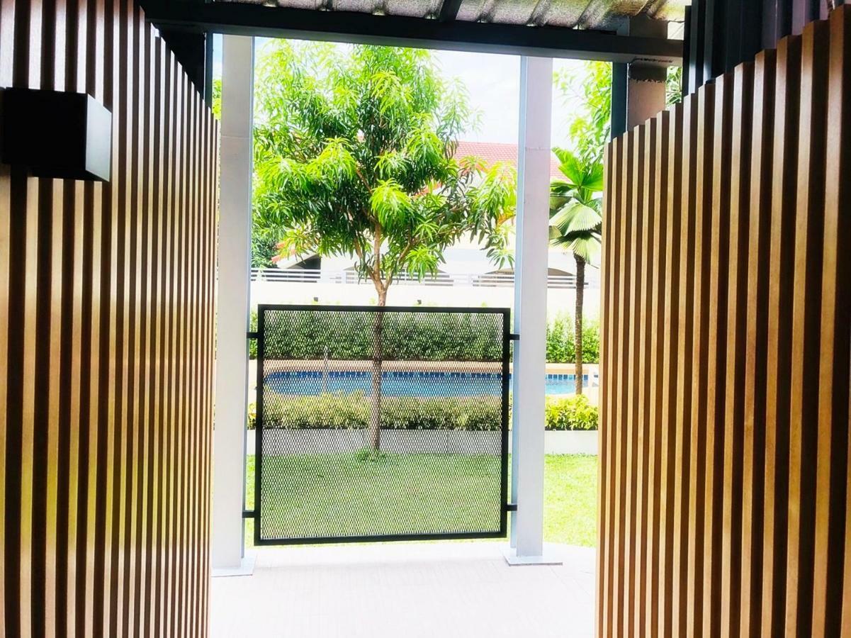 Ingnaam Hotel Rangsit Exterior photo